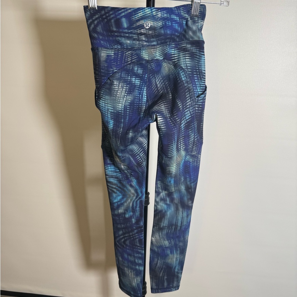 NWOT Lululemon Invigorate High-Rise Tight 25" *Foil
Shapeshifter Flux Blue Multi - Picture 6 of 6